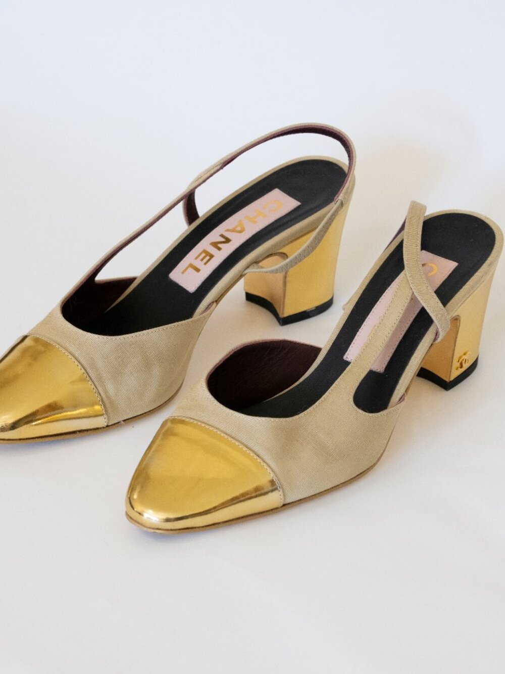 CHANEL Limited Edition Runway Linen and Gold Slingback Pumps Size 36 - Picture 3 of 9
